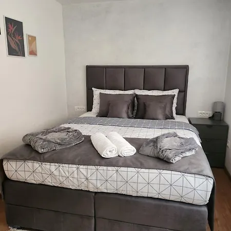 Saraj Lux 2 Apartment