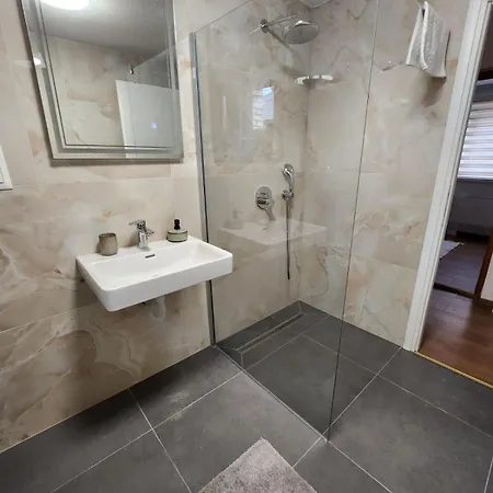 Saraj Lux 2 Apartment